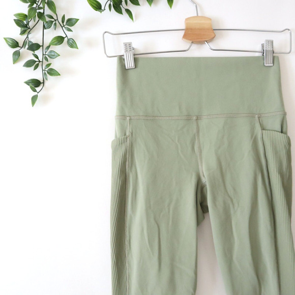 Athleta Sage Green Salutation Stash Pocket II Cutout 7/8 Leggings Size Small - Picture 2 of 4